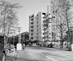 03 Bygge av Diöska höghuset på Hyttgatan, 1954. Fotograf Carl Björk