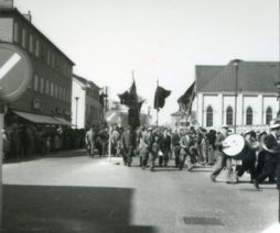 102 Demonstration omkring 1950