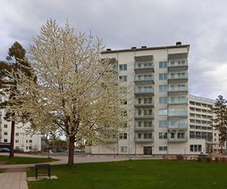 Nya höghuset vid Sveavägen tre månader innan planerad inflyttning