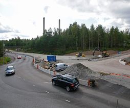 Bygget av rondellen vid Västerled - Fredriksgatan har återupptagits