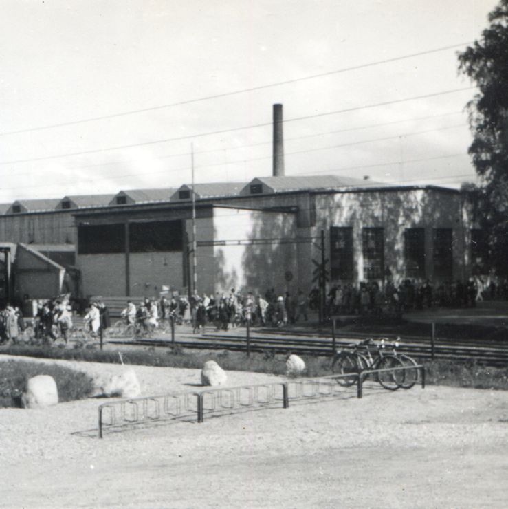 101. Järnvägsövergången vid See fabrik omkring 1950. Fotograf okänd