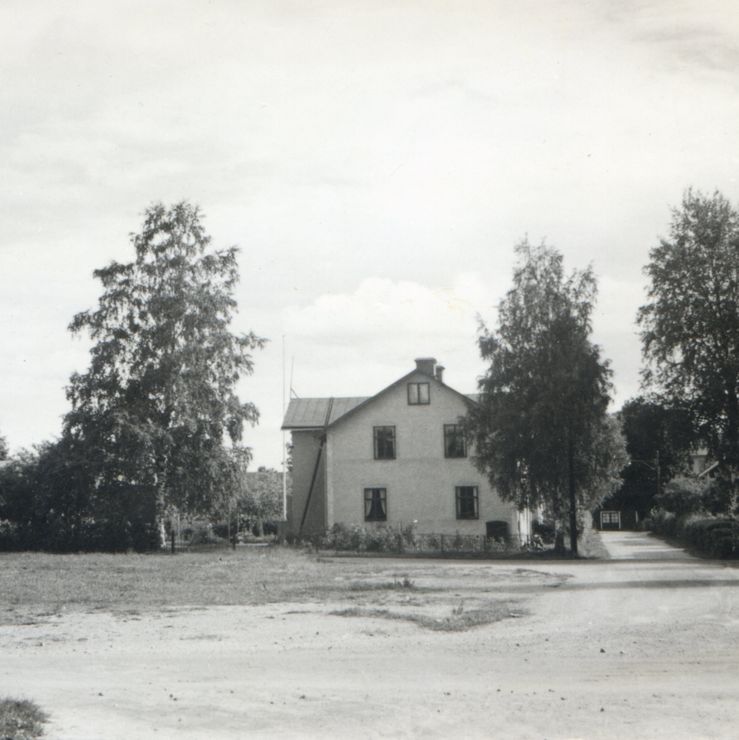 23. Plangatan i juli 1952. Till höger skymtar Plangården och till väns