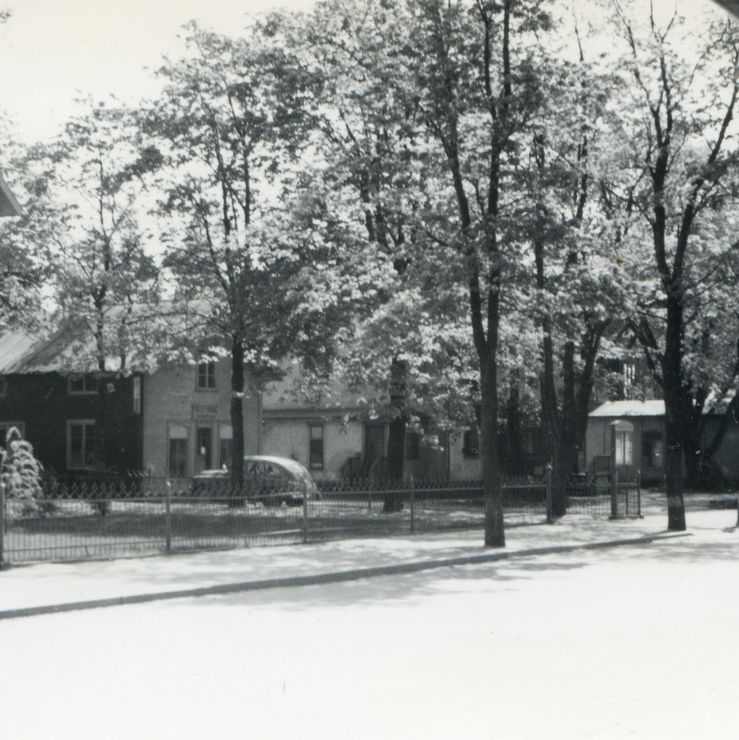 43. Utsikt mot Storgatan 20 omkring 1950. Betelkapellet till vänster. 