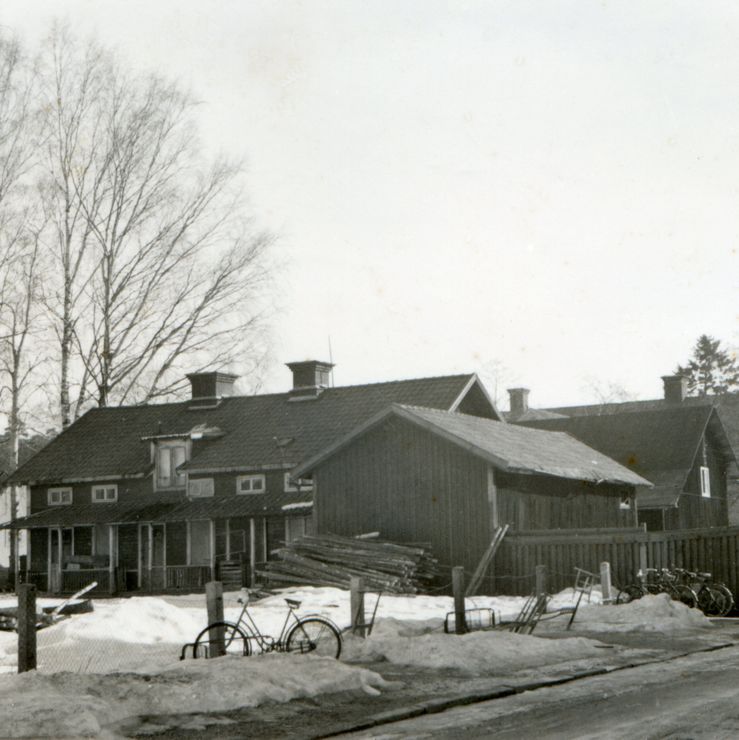 48. Möjligen Gävlevägen omkring 1950. Fotograf okänd.
