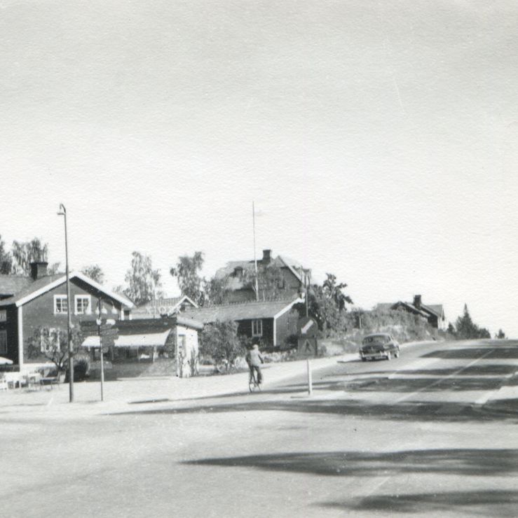 56. Högbovägen-Gävlevägen omkring 1950. Fotograf okänd.